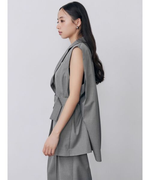 MURUA（ムルーア）の「【セットアップ対応】バックタックジレベスト　夏服（ベスト・レディース・アイボリー/モカ/グレー・FREE）」の17枚目の写真