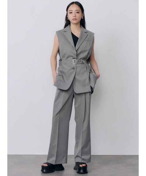 MURUA（ムルーア）の「【セットアップ対応】バックタックジレベスト　夏服（ベスト・レディース・アイボリー/モカ/グレー・FREE）」の19枚目の写真