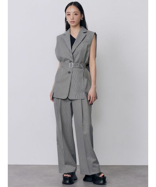 MURUA（ムルーア）の「【セットアップ対応】バックタックジレベスト　夏服（ベスト・レディース・アイボリー/モカ/グレー・FREE）」の20枚目の写真