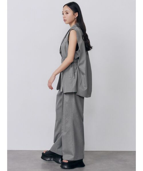 MURUA（ムルーア）の「【セットアップ対応】バックタックジレベスト　夏服（ベスト・レディース・アイボリー/モカ/グレー・FREE）」の22枚目の写真