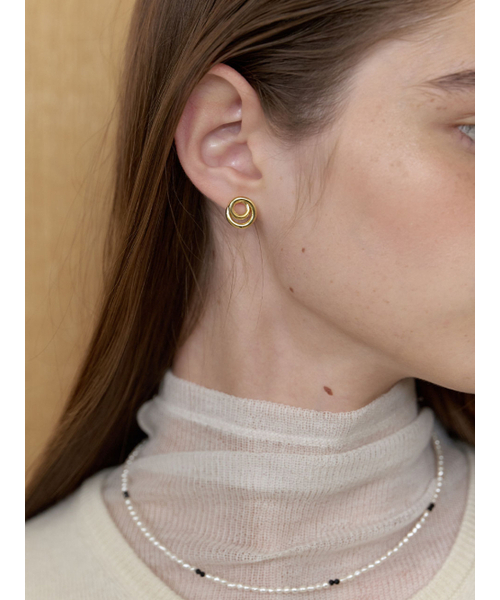 LOVE ME MONSTER(ラブミーモンスター)の「Circle Knot Earrings (L253MER090)(ピアス(両耳用)・レディース・ゴールド/シルバー・FREE)」の3枚目の写真