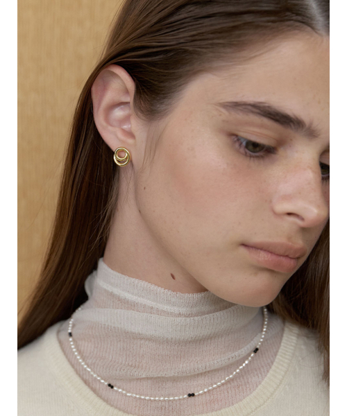 LOVE ME MONSTER(ラブミーモンスター)の「Circle Knot Earrings (L253MER090)(ピアス(両耳用)・レディース・ゴールド/シルバー・FREE)」の4枚目の写真