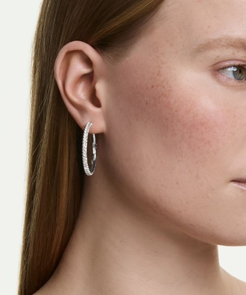 SWAROVSKI(スワロフスキー)の「【公式】【スワロフスキー】Dextera フープピアス, ラウンドカット, ホワイト, ロジウム・プレーティング(ピアス(両耳用)・レディース・シルバー系・ONE SIZE)」の2枚目の写真