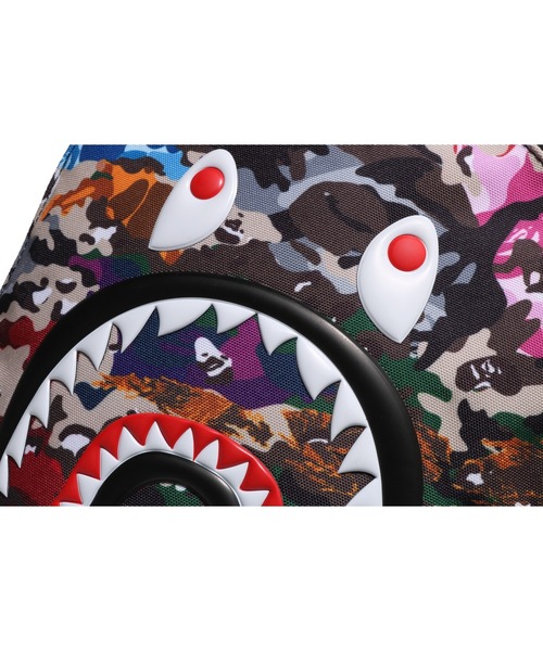 A BATHING APE(アベイシングエイプ)の「HYBRID CAMO SHARK PATCH DAYPACK(バックパック/リュック・キッズ・マルチ・FREE)」の5枚目の写真