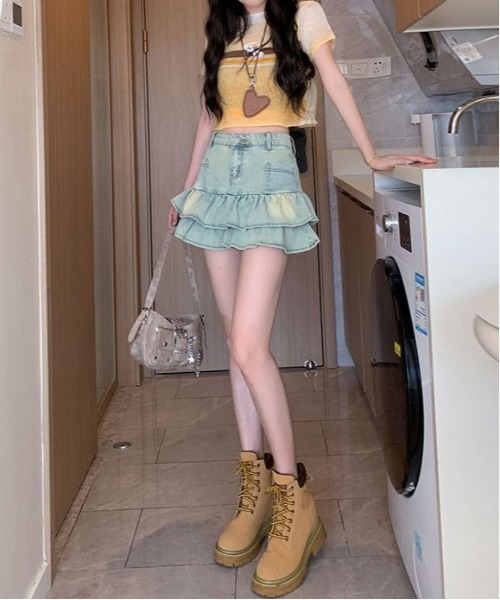 &soiree(アンドソワレ)の「ダブルフリルデニムミニスカート(デニムスカート・レディース・ブルー・LARGE/MEDIUM/SMALL/X-SMALL/X-LARGE)」の2枚目の写真