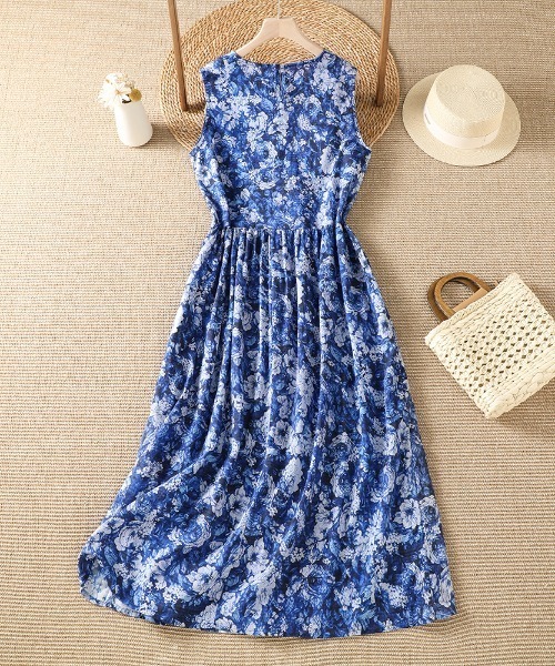 LUCPY(ラクピー)の「フラワープリントノースリーブロングワンピース(ワンピース・レディース・ブルー・LARGE/MEDIUM/XX-LARGE/X-LARGE)」の1枚目の写真