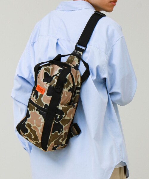 UNIVERSAL OVERALL(ユニバーサルオーバーオール)の「【UNIVERSAL OVERALL】Duffle body bag(ボディバッグ/ウエストポーチ・メンズ・ブラック/カモフラージュ・FREE)」の13枚目の写真