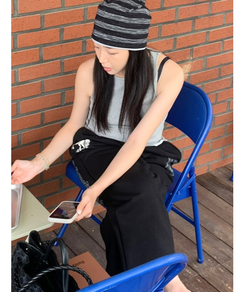 FABULOUS ARCHIVE（ファビュラスアーカイブ）の「NINE CURVED SWEAT PANTS BLACK(FCG1PT734W)（スウェットパンツ・レディース・ブラック・SMALL）」の2枚目の写真