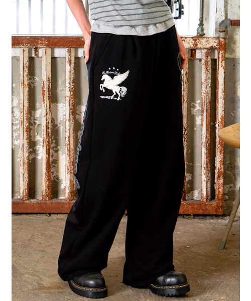 FABULOUS ARCHIVE（ファビュラスアーカイブ）の「NINE CURVED SWEAT PANTS BLACK(FCG1PT734W)（スウェットパンツ・レディース・ブラック・SMALL）」の3枚目の写真
