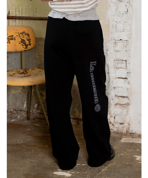 FABULOUS ARCHIVE（ファビュラスアーカイブ）の「NINE CURVED SWEAT PANTS BLACK(FCG1PT734W)（スウェットパンツ・レディース・ブラック・SMALL）」の5枚目の写真