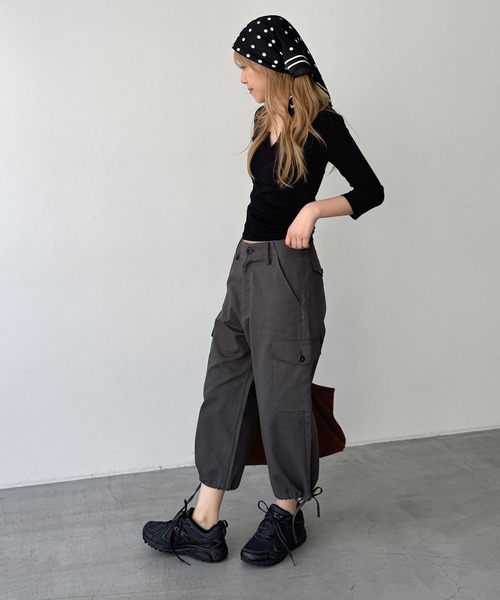 CANAL JEAN(キャナルジーン)の「diggity カプリカーゴパンツ(カーゴパンツ・レディース・チャコールグレー・MEDIUM/SMALL)」の3枚目の写真