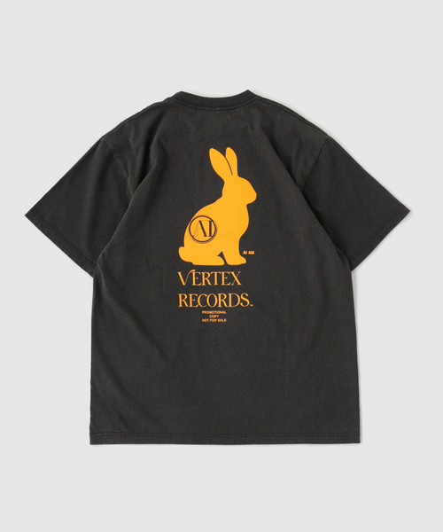 WISM（ウィズム）の「AI STILL HERE / アイスティルヒア VERTEX RECORDS "Hare"（Tシャツ/カットソー・メンズ・ブラック・MEDIUM）」の2枚目の写真