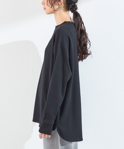 SHIPS Colors(シップス カラーズ)の「〈手洗い可能〉TC ワッフル ボートネック トップス◇(Tシャツ/カットソー・レディース・ブラック/グレー/オフホワイト・ONE SIZE)」の7枚目の写真