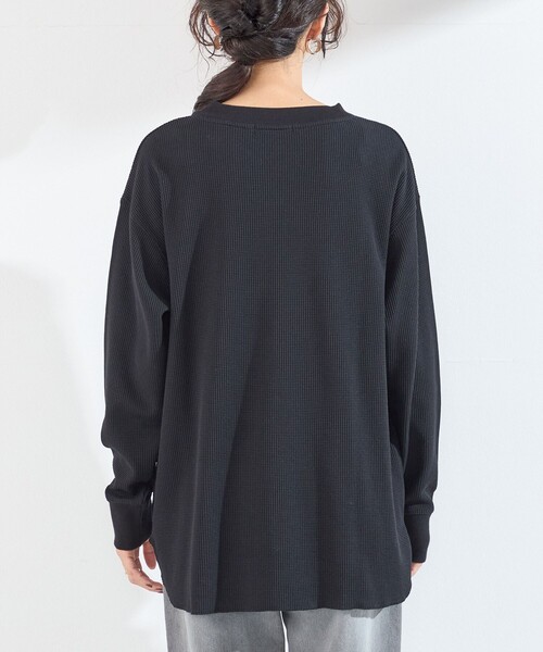 SHIPS Colors(シップス カラーズ)の「〈手洗い可能〉TC ワッフル ボートネック トップス◇(Tシャツ/カットソー・レディース・ブラック/グレー/オフホワイト・ONE SIZE)」の8枚目の写真