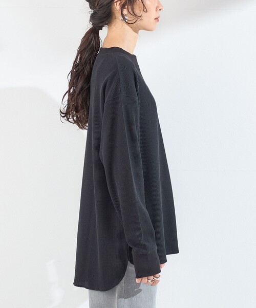 SHIPS Colors(シップス カラーズ)の「〈手洗い可能〉TC ワッフル ボートネック トップス◇(Tシャツ/カットソー・レディース・ブラック/グレー/オフホワイト・ONE SIZE)」の9枚目の写真