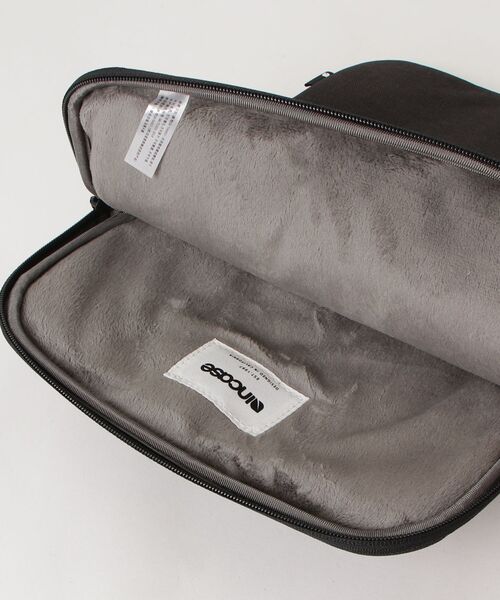 incase(インケース)の「INCO400803-BLK Incase Crosstown Sleeve for 14-inch Laptop - Black(ショルダーバッグ・メンズ・ブラック・ONE SIZE)」の2枚目の写真
