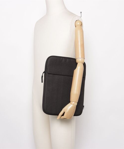 incase(インケース)の「INCO400803-BLK Incase Crosstown Sleeve for 14-inch Laptop - Black(ショルダーバッグ・メンズ・ブラック・ONE SIZE)」の3枚目の写真