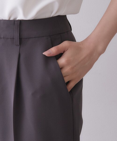 index(インデックス)の「【防シワ】セットアップ可 ストレッチテーパードパンツ《洗濯機OK/イージーアイロン》(その他パンツ・レディース・チャコールグレー/ブラック/ナチュラル・38/36/34/40/42)」の17枚目の写真