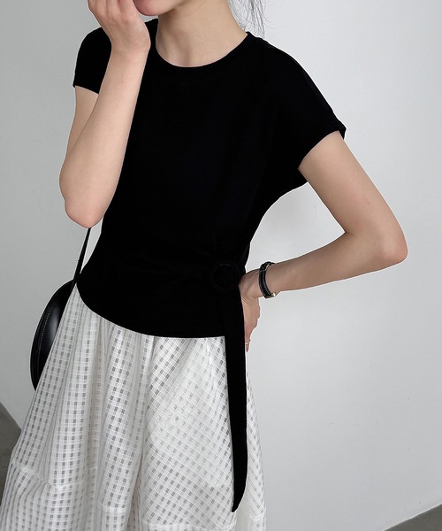 Girly Doll(ガーリードール)の「フレンチスリーブサイドバックルTシャツ(Tシャツ/カットソー・レディース・グレー/ホワイト/ブラック/モカ・M/L)」の3枚目の写真