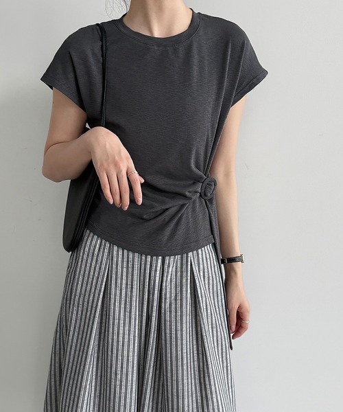 Girly Doll(ガーリードール)の「フレンチスリーブサイドバックルTシャツ(Tシャツ/カットソー・レディース・グレー/ホワイト/ブラック/モカ・M/L)」の9枚目の写真