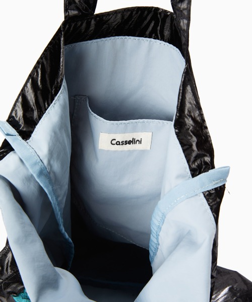 Casselini(キャセリーニ)の「Casselini(キャセリーニ)刺繍ナイロントート(トートバッグ・レディース・ブルー/シルバー/ブラック・FREE)」の4枚目の写真
