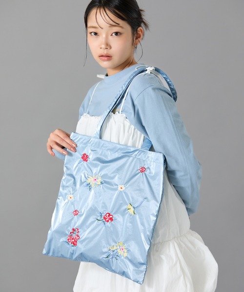 Casselini(キャセリーニ)の「Casselini(キャセリーニ)刺繍ナイロントート(トートバッグ・レディース・ブルー/シルバー/ブラック・FREE)」の14枚目の写真