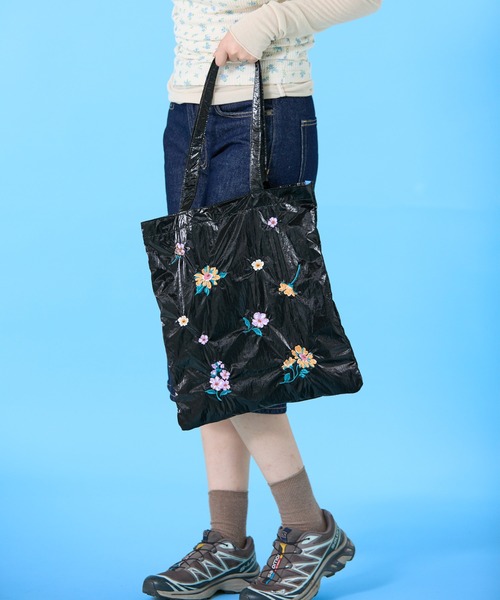Casselini(キャセリーニ)の「Casselini(キャセリーニ)刺繍ナイロントート(トートバッグ・レディース・ブルー/シルバー/ブラック・FREE)」の20枚目の写真