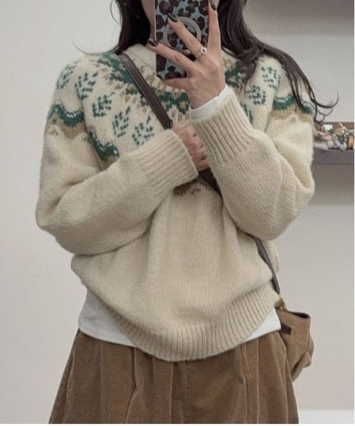 &soiree(アンドソワレ)の「ノルディックジャガードハイネックニット(ニット/セーター・レディース・オフホワイト/ネイビー/ブラウン/レッド/グレー・FREE)」の2枚目の写真
