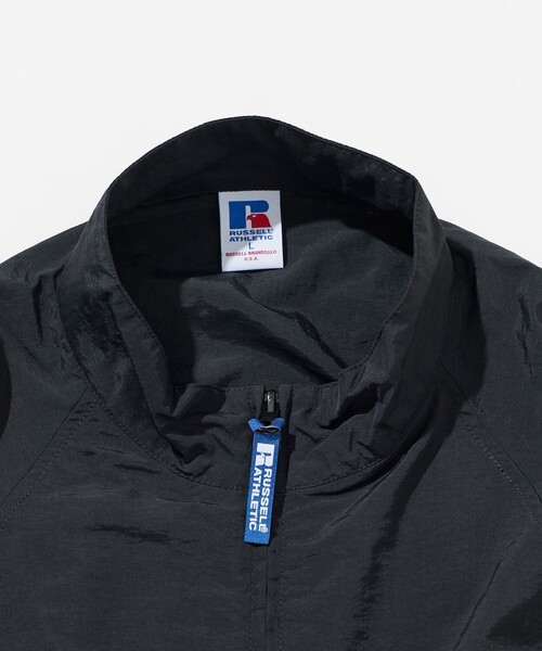 Russell Athletic(ラッセルアスレティック)の「RUSSELL ATHLETIC/ラッセルアスレティック 別注 ビックシルエット スタンドカラー ロゴ刺繍 ナイロン ジップブルゾン(ブルゾン・メンズ・ブラック/ブラウン/ネイビー・SMALL/LARGE/MEDIUM)」の5枚目の写真