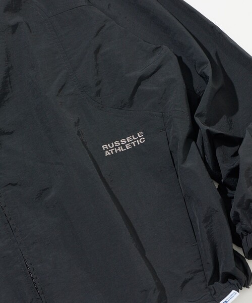 Russell Athletic(ラッセルアスレティック)の「RUSSELL ATHLETIC/ラッセルアスレティック 別注 ビックシルエット スタンドカラー ロゴ刺繍 ナイロン ジップブルゾン(ブルゾン・メンズ・ブラック/ブラウン/ネイビー・SMALL/LARGE/MEDIUM)」の6枚目の写真