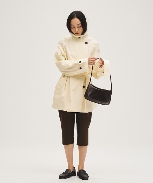 TODAYFUL(トゥデイフル)の「Spring Short Trench(テーラードジャケット・レディース・ベージュ/キナリ・36inch/38inch)」の2枚目の写真