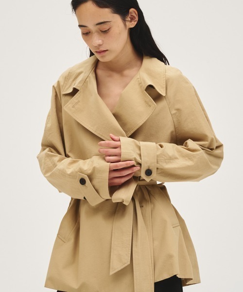 TODAYFUL(トゥデイフル)の「Spring Short Trench(テーラードジャケット・レディース・ベージュ/キナリ・36inch/38inch)」の3枚目の写真