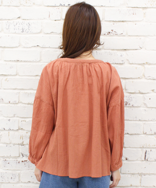 Kastane（カスタネ）の「楊柳刺繍ブラウス（Tシャツ/カットソー・レディース・アイボリー/ブルー/オレンジ・FREE）」の5枚目の写真