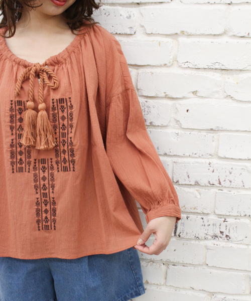 Kastane（カスタネ）の「楊柳刺繍ブラウス（Tシャツ/カットソー・レディース・アイボリー/ブルー/オレンジ・FREE）」の6枚目の写真