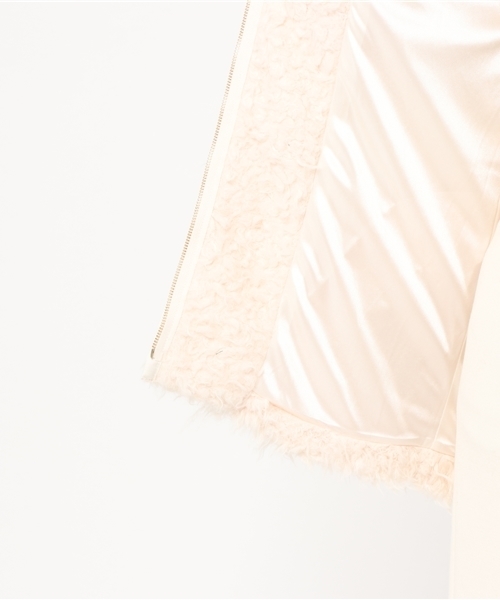 mysty woman（ミスティウーマン）の「フェイクファーボアノーカラーZIPブルゾン（カーディガン/ボレロ・レディース・オフホワイト/チャコールグレー/ピンクベージュ・FREE）」の11枚目の写真