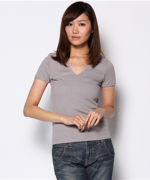 three dots（スリードッツ）の「amy アミー / VネックT（Tシャツ/カットソー・レディース・サーモンピンク/イエロー/ブルー/ブルー系その他/ダークブルー/杢グレー/ライラック/ダークグレー/オートミール/スカイブルー/ライトグレー/ホワイト/アッシュブラウン/ブラック/レッド/ネイビー/オフホワイト・SMALL/MEDIUM/LARGE）」の5枚目の写真