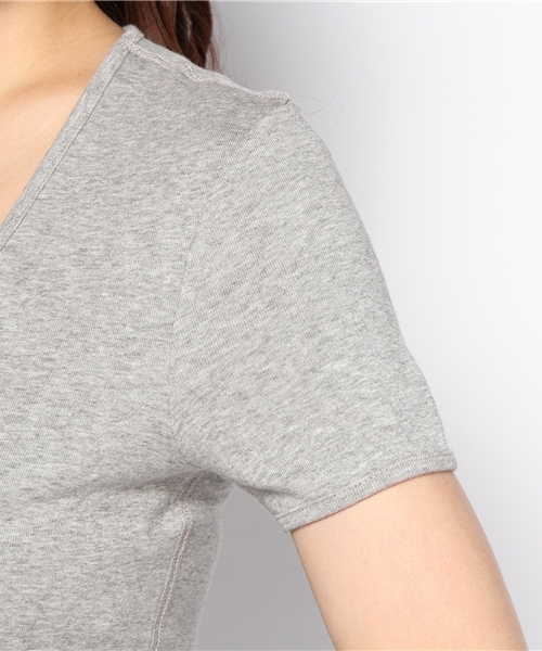 three dots（スリードッツ）の「amy アミー / VネックT（Tシャツ/カットソー・レディース・サーモンピンク/イエロー/ブルー/ブルー系その他/ダークブルー/杢グレー/ライラック/ダークグレー/オートミール/スカイブルー/ライトグレー/ホワイト/アッシュブラウン/ブラック/レッド/ネイビー/オフホワイト・SMALL/MEDIUM/LARGE）」の20枚目の写真