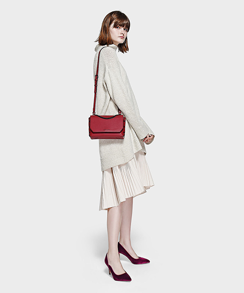 CHARLES & KEITH(チャールズ & キース)の「テクスチャードポインテッドパンプス / TEXTURED POINTED PUMPS(パンプス・レディース・ブラック/レッド・22.5cm/23.5cm/23cm/24.5cm/25cm)」の13枚目の写真