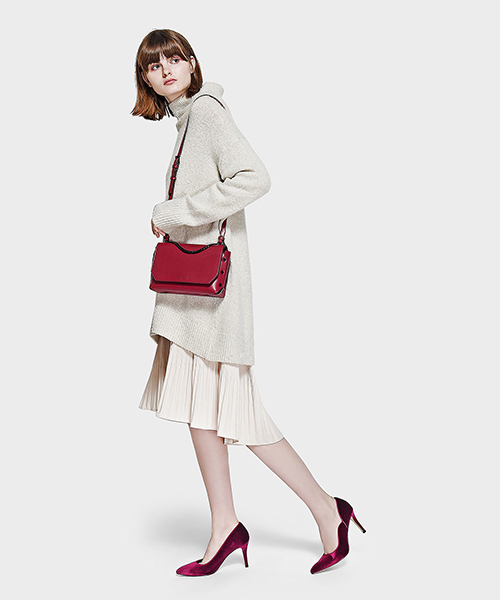 CHARLES & KEITH(チャールズ & キース)の「テクスチャードポインテッドパンプス / TEXTURED POINTED PUMPS(パンプス・レディース・ブラック/レッド・22.5cm/23.5cm/23cm/24.5cm/25cm)」の14枚目の写真