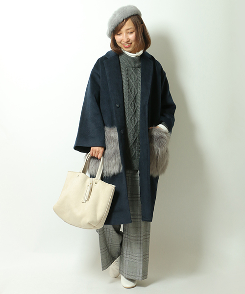 LBC（エルビーシー）の「ポケットファーロングコート（チェスターコート・レディース・ネイビー/ライトグレー・LARGE/MEDIUM）」の2枚目の写真