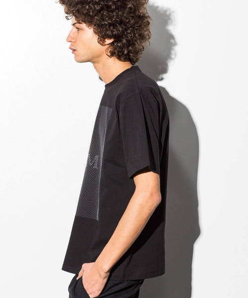 AKM Contemporary(エイケイエムコンテンポラリー)の「AKM Contemporary(エイケイエムコンテンポラリー)3DドットプリントビッグTシャツ(Tシャツ/カットソー・メンズ・ホワイト/ブラック×ホワイト/ブラック×イエロー・X-LARGE/MEDIUM/SMALL/LARGE)」の4枚目の写真