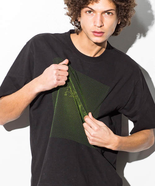 AKM Contemporary(エイケイエムコンテンポラリー)の「AKM Contemporary(エイケイエムコンテンポラリー)3DドットプリントビッグTシャツ(Tシャツ/カットソー・メンズ・ホワイト/ブラック×ホワイト/ブラック×イエロー・X-LARGE/MEDIUM/SMALL/LARGE)」の10枚目の写真