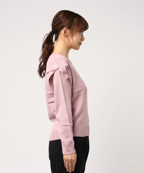 KOBE LETTUCE(コウベレタス)の「Uネックドロップショルダーニットプルオーバー(ニット/セーター・レディース・ブラック/オフホワイト/サックスブルー/ピンク/レモンイエロー・FREE)」の7枚目の写真