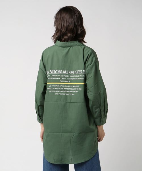 VENCEEXCHANGE（ヴァンスエクスチェンジ）の「バックプリントビッグシルエットシャツ（シャツ/ブラウス・レディース・ブラック/オフホワイト/ダークオリーブ・M）」の5枚目の写真