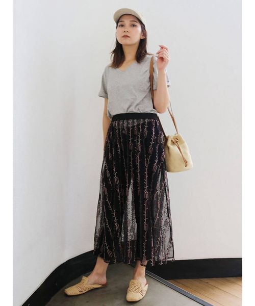 Ungrid(アングリッド)の「BASIC VネックTee(Tシャツ/カットソー・レディース・ライトグレー/ブラック/オフホワイト・FREE)」の4枚目の写真