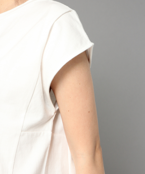 LOWRYS FARM（ローリーズファーム）の「ソデタックＳＳ　833318（Tシャツ/カットソー・レディース・オフホワイト/ブラック/ベージュ/グリーン・FREE）」の9枚目の写真