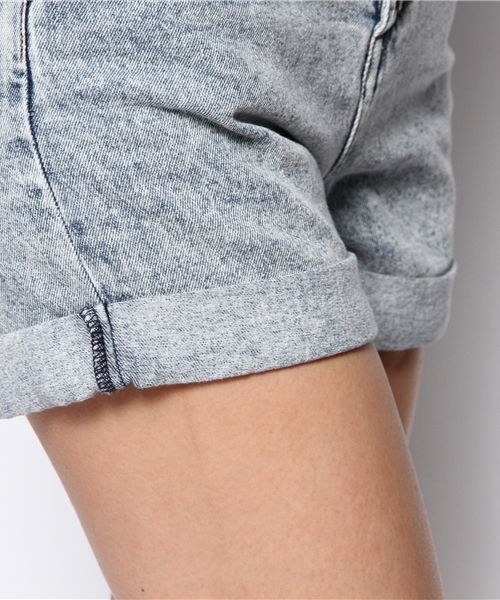 WEGO（ウィゴー）の「WEGO/前ボタンデニムショーツ（デニムパンツ・レディース・ホワイト/インディゴブルー/サックスブルー/ライトインディゴブルー・LARGE/MEDIUM）」の7枚目の写真