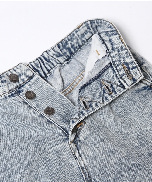 WEGO（ウィゴー）の「WEGO/前ボタンデニムショーツ（デニムパンツ・レディース・ホワイト/インディゴブルー/サックスブルー/ライトインディゴブルー・LARGE/MEDIUM）」の6枚目の写真