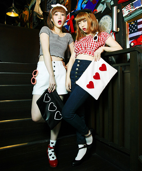 WEGO（ウィゴー）の「WEGO/前ボタンデニムショーツ（デニムパンツ・レディース・ホワイト/インディゴブルー/サックスブルー/ライトインディゴブルー・LARGE/MEDIUM）」の13枚目の写真