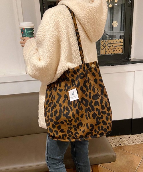 shopnikoniko（ショップニコニコ）の「トートバッグ A4 コーデュロイ キャンバス 推し活 ロゴ（トートバッグ・レディース・ホワイト/ブラック/ブラウン/イエロー/アイボリー/グレー/ブラック系その他/グレー系その他/ホワイト系その他/レオパード/ゼブラ/その他/パープル/ブルー/ピンク・フリー）」の17枚目の写真